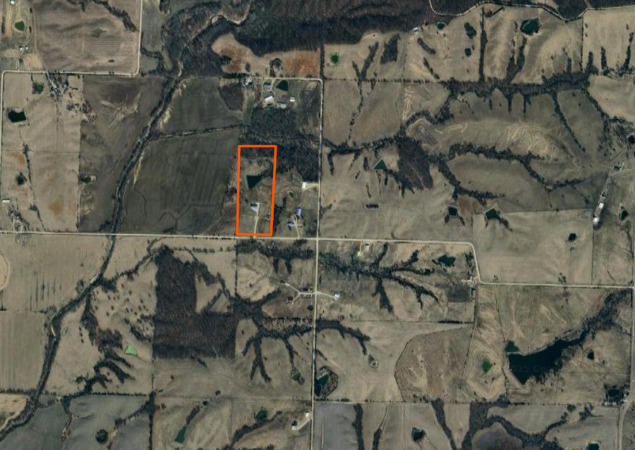 2-Story Shouse on 20± Acres